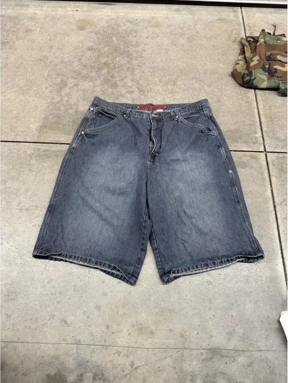 vintage dark blue relaxed baggy fit jean shorts jorts size 40